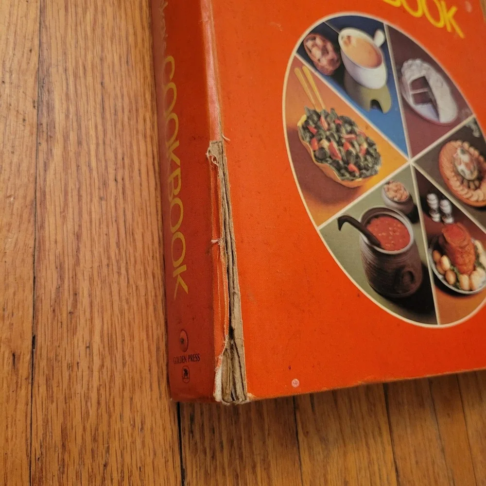 Betty Crocker 1971 Cookbook Ring Bound Red Vintage Retro 9th Printing Pie Cover - Picture 2 of 11